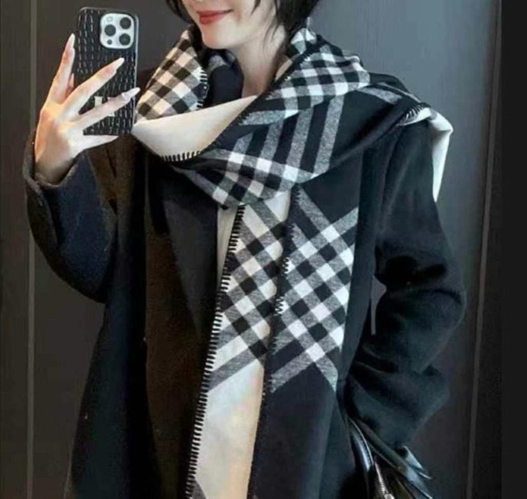 正韓EBA高級感格紋百搭圍巾